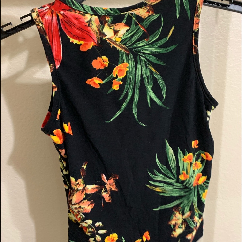 pretty tee - Picture 2 of 3